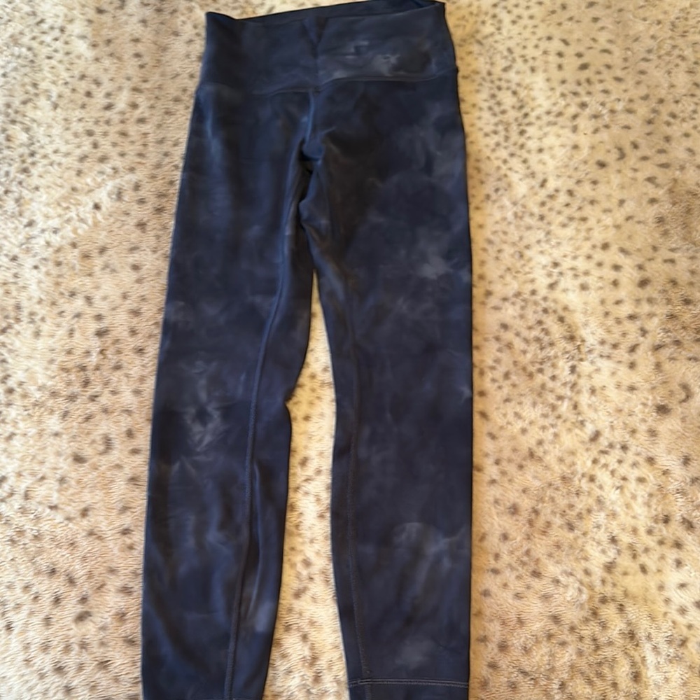 Lululemon Stylish Blue Tie-Dye Leggings